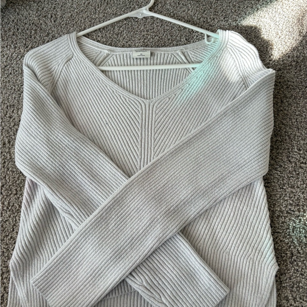 Abercrombie & Fitch Women's V-Neck Sweater - Light Gray